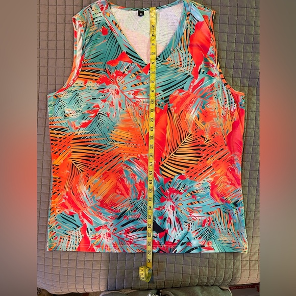 NWOT Vibrant Tropical Sleeveless Top - Picture 3 of 4